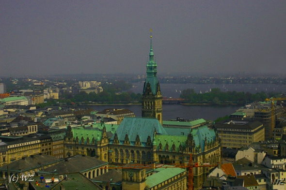 Hamburg-Hafengeburstag01 Das Hamburger Rathaus ist eines der schnsten und Regierungsgebude in Deutschland. Das Gebude ist seit ber 100 Jahren  Sitz von Brgerschaft (Parlament) und Senat (Landesregierung).

