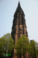 Hamburg-Hafengeburstag03 Mahnmal St. Nikolai. Der heute noch sichtbare 147 Meter hohe Kirchturm ist der dritthöchste im Bundesgebiet.