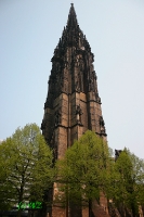 Hamburg-Hafengeburstag03 Mahnmal St. Nikolai. Der heute noch sichtbare 147 Meter hohe Kirchturm ist der dritthchste im Bundesgebiet.