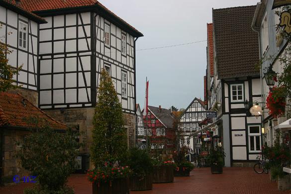 rinteln_herbst_2006_21 Rinteln: Kirchplatz/Enge Stra�e/Marktplatz.