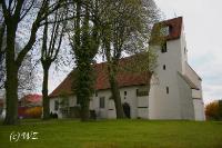 kirche_eisbergen001 Der 17 Meter hohe Turm neigte sich schon seit einigen Jahrzehnten 60-70 cm nach Westen, schien aber noch standfest zu sein. Nach der Entdeckung der Schden durften die Glocken wegen der Einsturzgefahr nicht mehr gelutet werden.