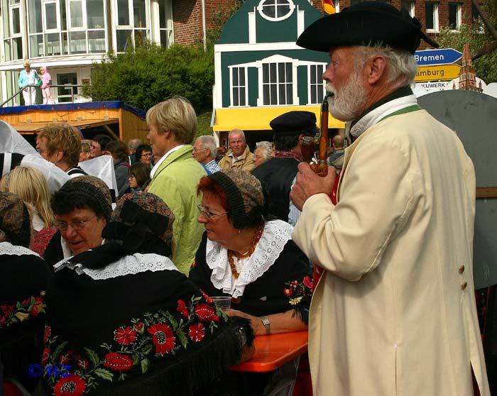 tag_der_niedersachsen_002 Bei einer Pause schmeckt die Pfeife besonders gut.