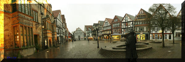 Marktplatz Rinteln mit Nachtwchter