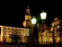 Rinteln Marktplatz. Brgerhaus, St. Nikolai-Kirche und Ratskeller bei Nacht.